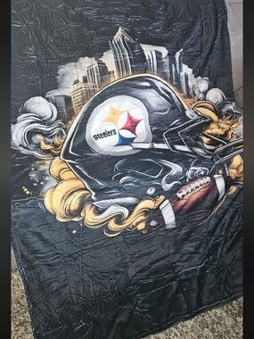 Pittsburgh Steelers Graphic Helmet Throw Blanket - Black & Gold